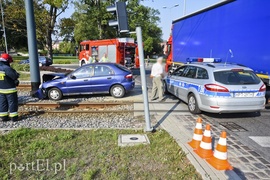 83-latek uderzył w tramwaj na rondzie