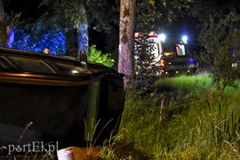 Opel zatrzymał się na boku