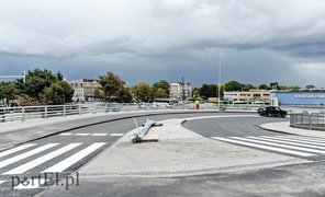 Na wiadukt wjechały ciężarówki, mieszkańcy pojadą nim w październiku