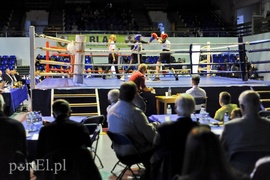 Lewy prosty w hali MOS-u