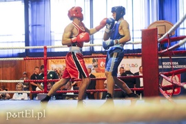 Lewy prosty w hali MOS-u