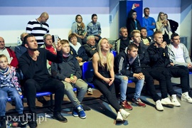 Lewy prosty w hali MOS-u