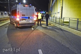 Zmieniała pas i uderzyła w barierki