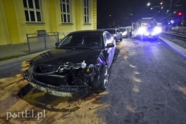 Zmieniała pas i uderzyła w barierki