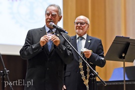 Być to znaczy dawać