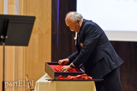Być to znaczy dawać