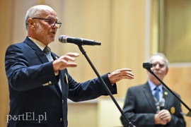 Być to znaczy dawać