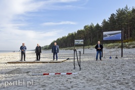 Jak prezes PiS na Mierzei kopał