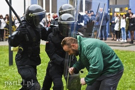 Bezpieczeństwo po obu stronach muru