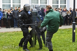 Bezpieczeństwo po obu stronach muru