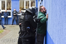 Bezpieczeństwo po obu stronach muru