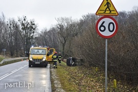 Fiat na boku, kierowca zasłabł
