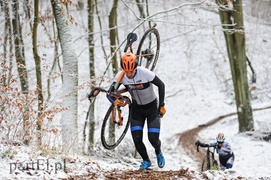 Kolarskie zmagania w błocie i śniegu