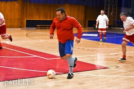 Starsi panowie nadal w grze