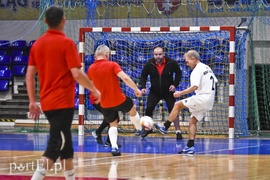 Starsi panowie nadal w grze