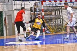 Starsi panowie nadal w grze