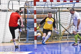 Starsi panowie nadal w grze