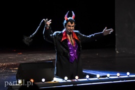 W teatrze igrają z diabłem