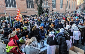Trzej królowie jadą, złoto, mirrę kładą