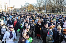 Trzej królowie jadą, złoto, mirrę kładą