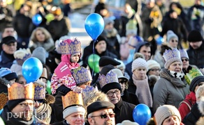 Trzej królowie jadą, złoto, mirrę kładą