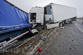 Wypadek ciężarówek na S7. Uwaga na utrudnienia