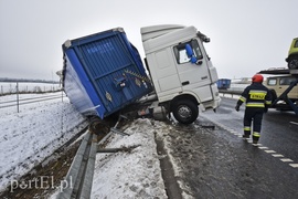 Wypadek ciężarówek na S7. Uwaga na utrudnienia