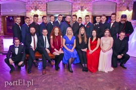 Dziś bawią się bez munduru. Studniówka ZSZ