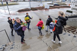 Uśmiech za kwiatka, czyli jak portEl Dzień Kobiet świętował