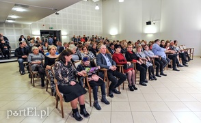 Muzyczna rozmowa przy skrzypcach, wiolonczeli i fortepianie