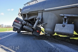 Utrudnienia na DK 22, ciężarówka wypadła z drogi