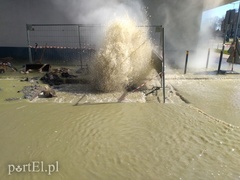 Awaria rury z ciepłą wodą przy ul. Winnej  (aktualizacja) 