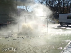 Awaria rury z ciepłą wodą przy ul. Winnej  (aktualizacja) 