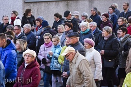 Nieśli krzyż przez miasto