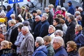 Nieśli krzyż przez miasto
