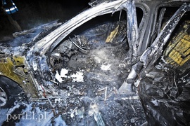 BMW spłonęło na drodze do Nowiny