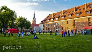 Wieczorne gry, pokazy i wystawy