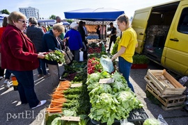 Klienci łapią się za głowę, ale kupują