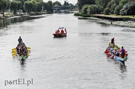 Smocze łodzie rządziły na rzece