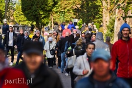 Elblążanie odwiedzają groby bliskich