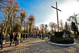 Elblążanie odwiedzają groby bliskich