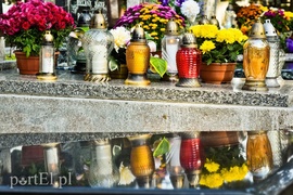 Elblążanie odwiedzają groby bliskich