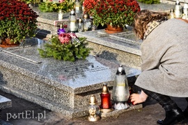 Elblążanie odwiedzają groby bliskich