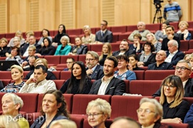 Filantrop Roku z obiektywem