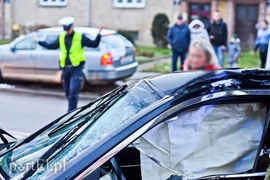 Uderzył w drzewo na ul. Grottgera