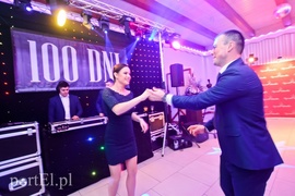 Są takie noce, od innych łaskawsze, kiedy się wolno wygłupić