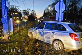 Kolizja skody z tramwajem na ul. Robotniczej