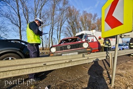 Zderzenie volkswagena z kią na drodze krajowej nr 22