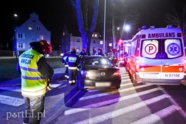 Zasłabł za kierownicą i uderzył w drzewo