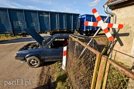 Zderzenie volkswagena z pociągiem towarowym